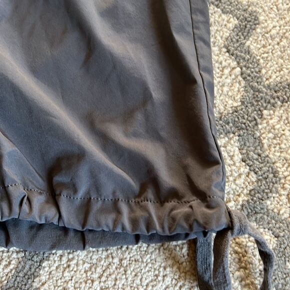 All cool fit Cargo Cropped Pants in grey size M EUC - Picture 2 of 9